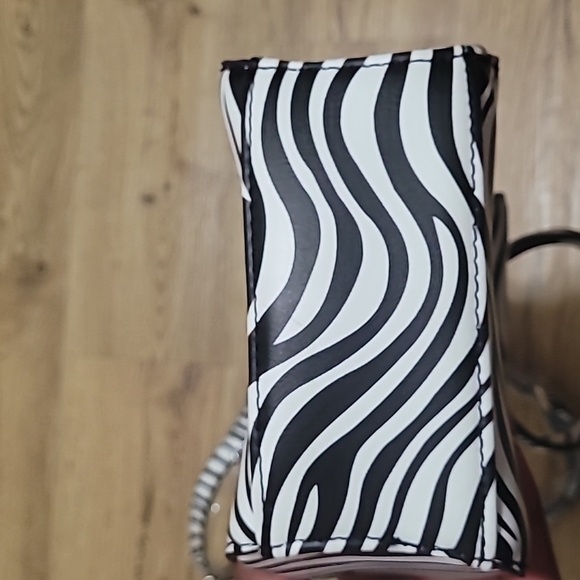 Zebra Print Shoulder Purse - Picture 3 of 5